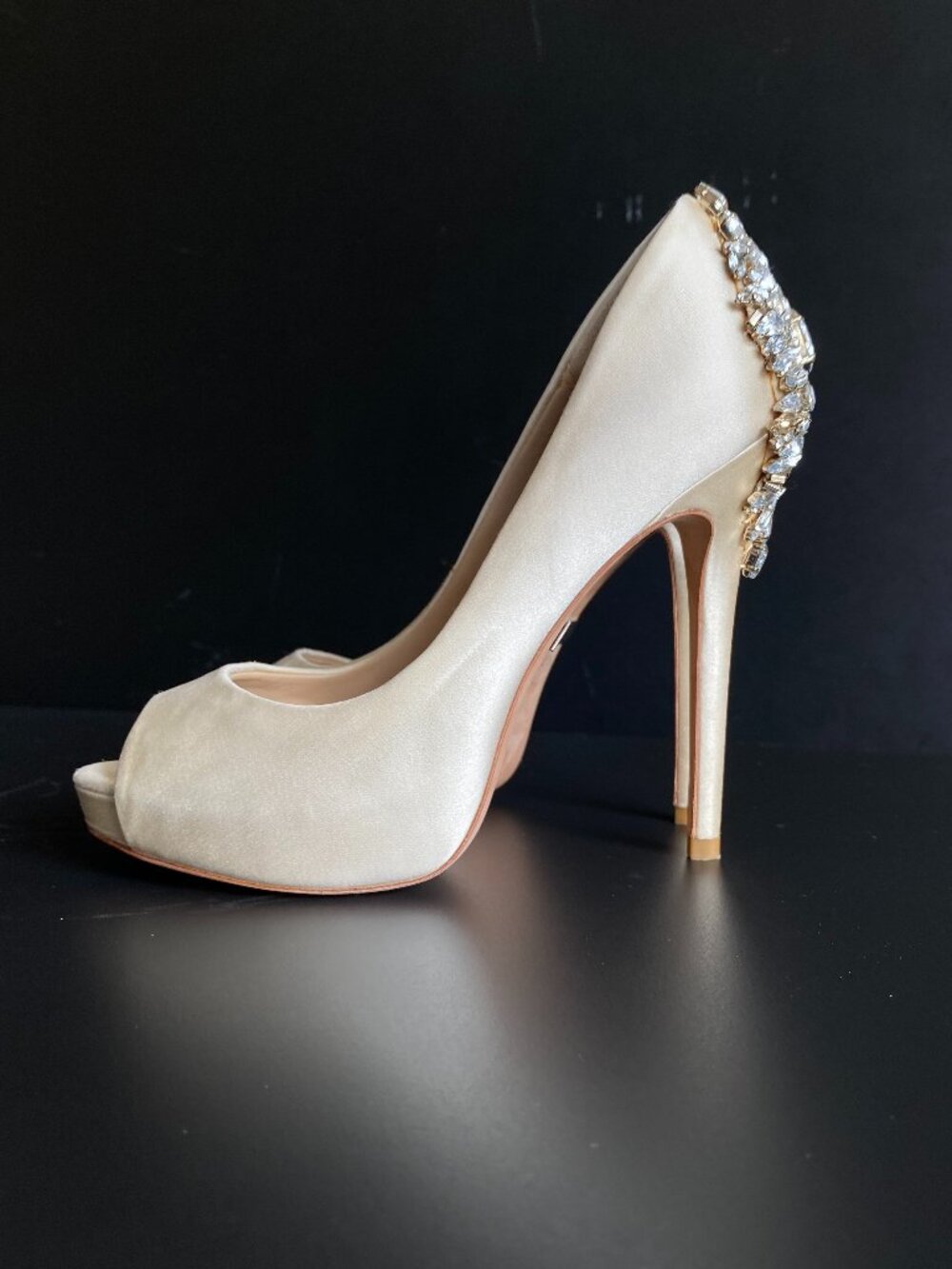 BADGLEY MISCHKA Kiara Embellished Peep-toe Pump Size 6